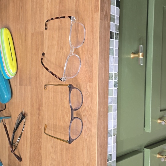 Clear and Gray Glasses Set - Picture 3 of 3